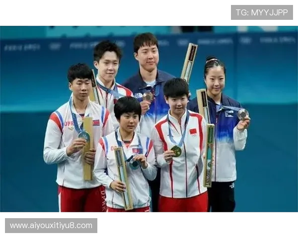 中朝韩选手混双颁奖台自拍合影，法媒称展现“罕见跨境团结”